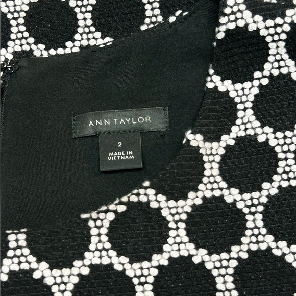 Ann Taylor Sheath Dress Polka Dot Textured Black & White Size 2 - Picture 5 of 7